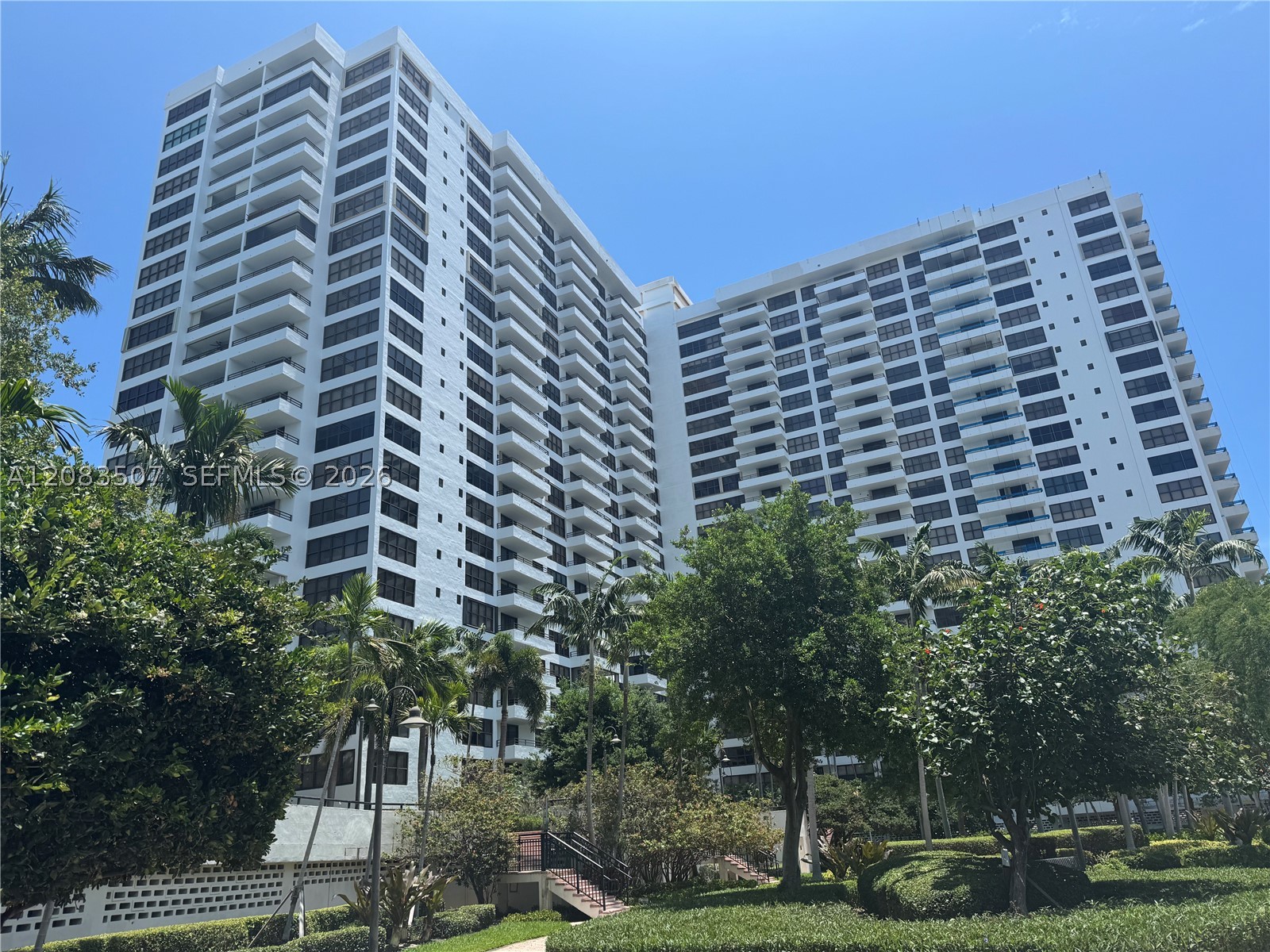 2500 Parkview Dr 1109 — photo