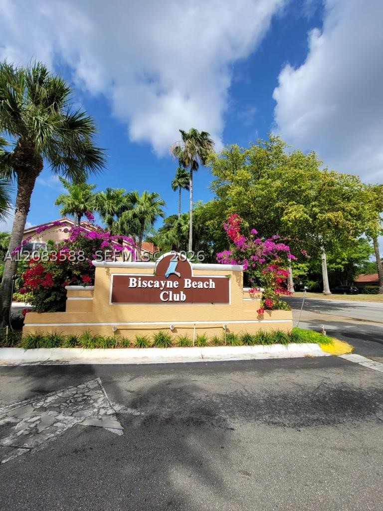 10581 SW 155th Ct 1228 — photo