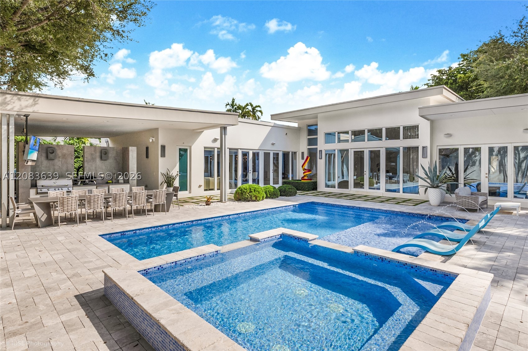 137 W Shore Dr — photo