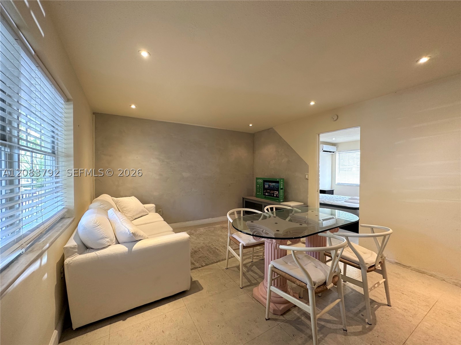 345 Michigan Ave 32 — photo