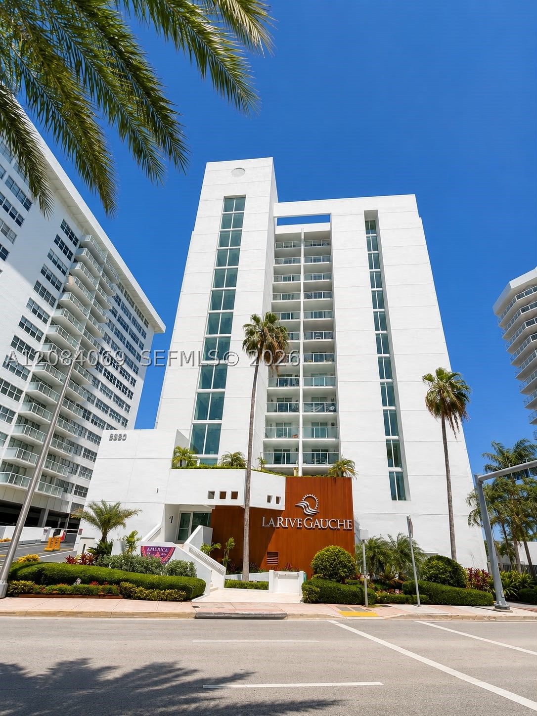 5880 Collins Ave 903 — photo