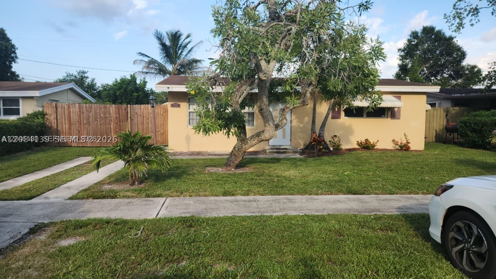 772 Gardenia Dr — photo