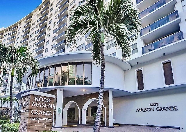 6039 Collins Ave 833 — photo