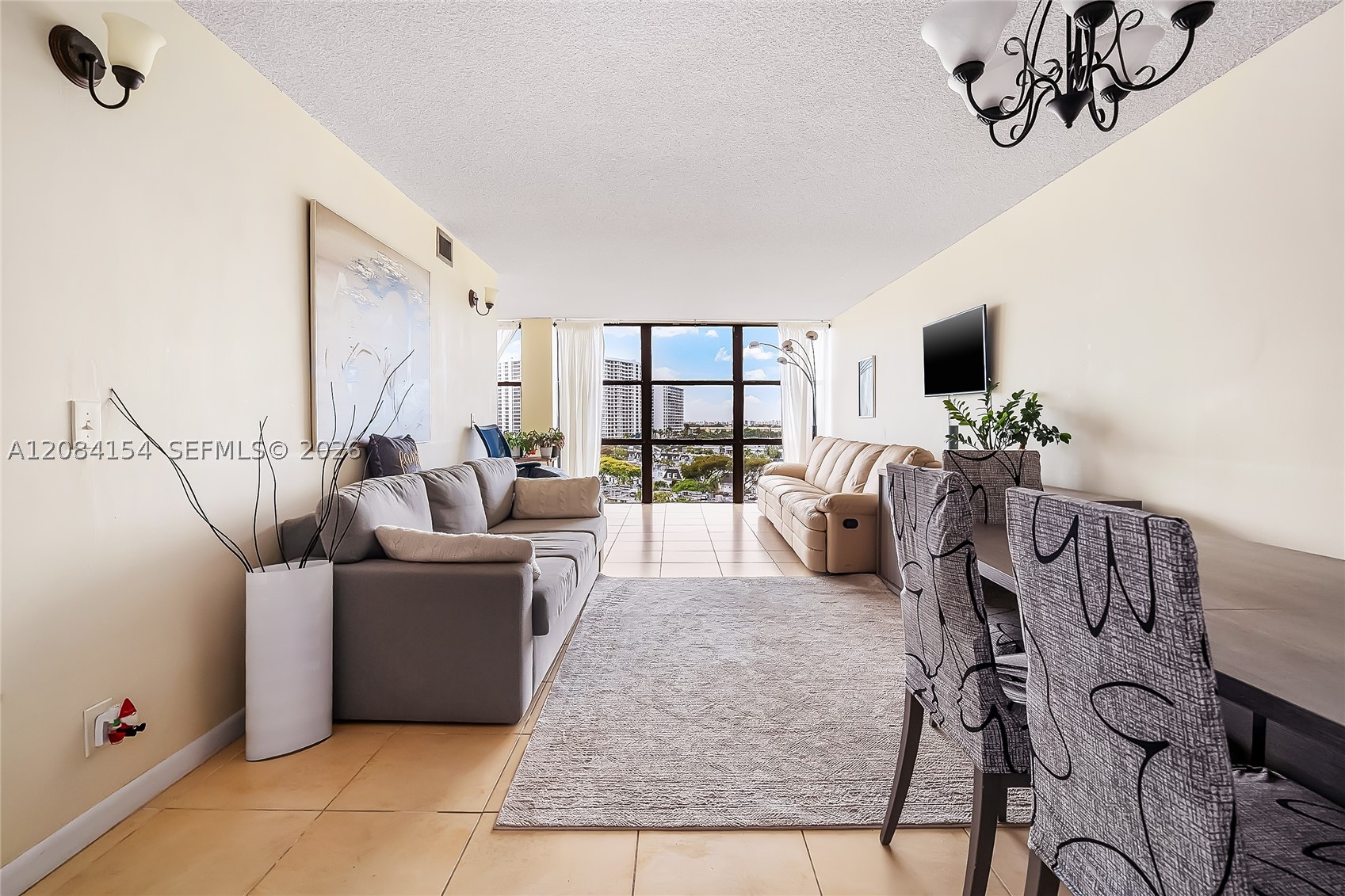 800 Parkview Dr 901 — photo