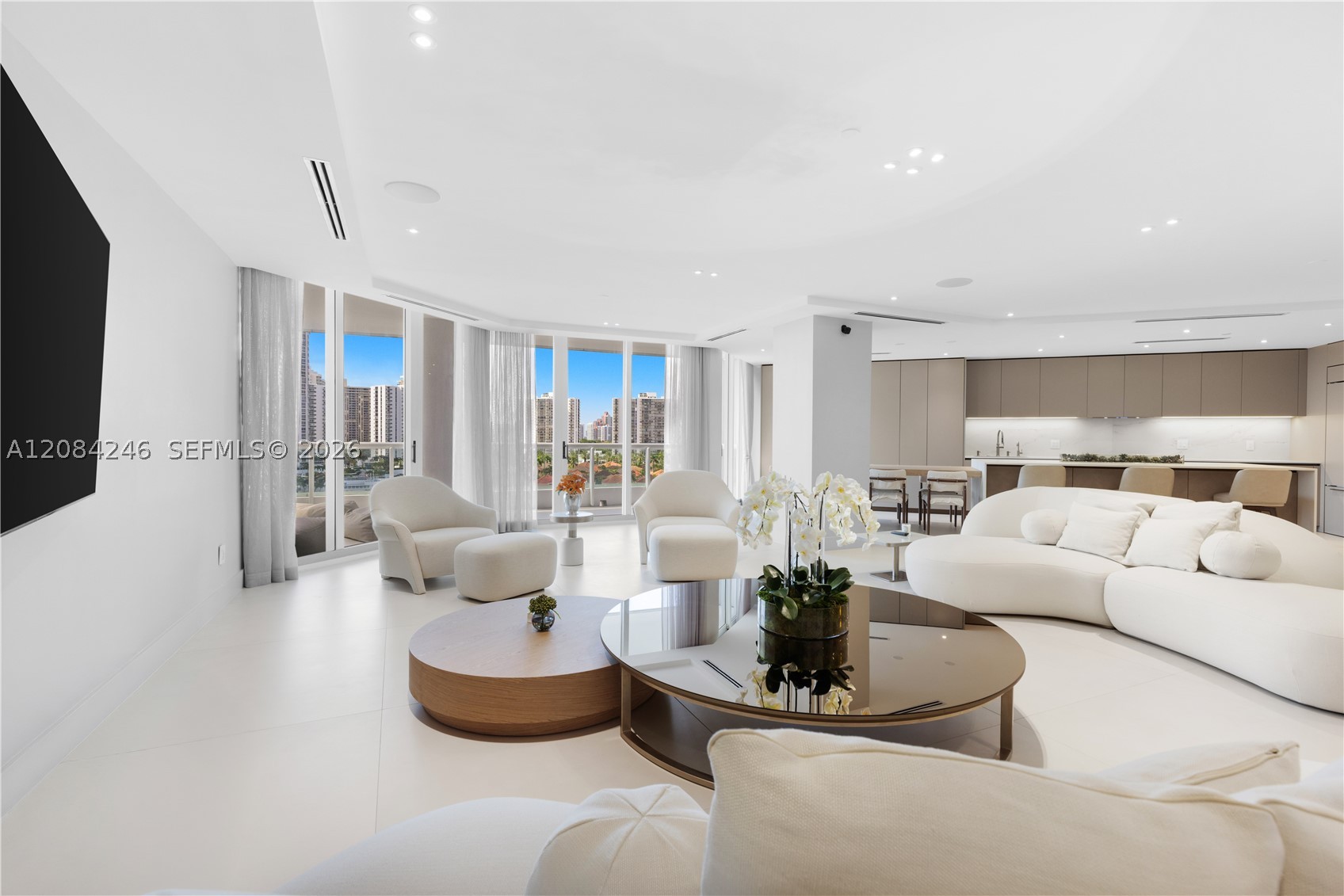 21050 Point Pl 902 — photo