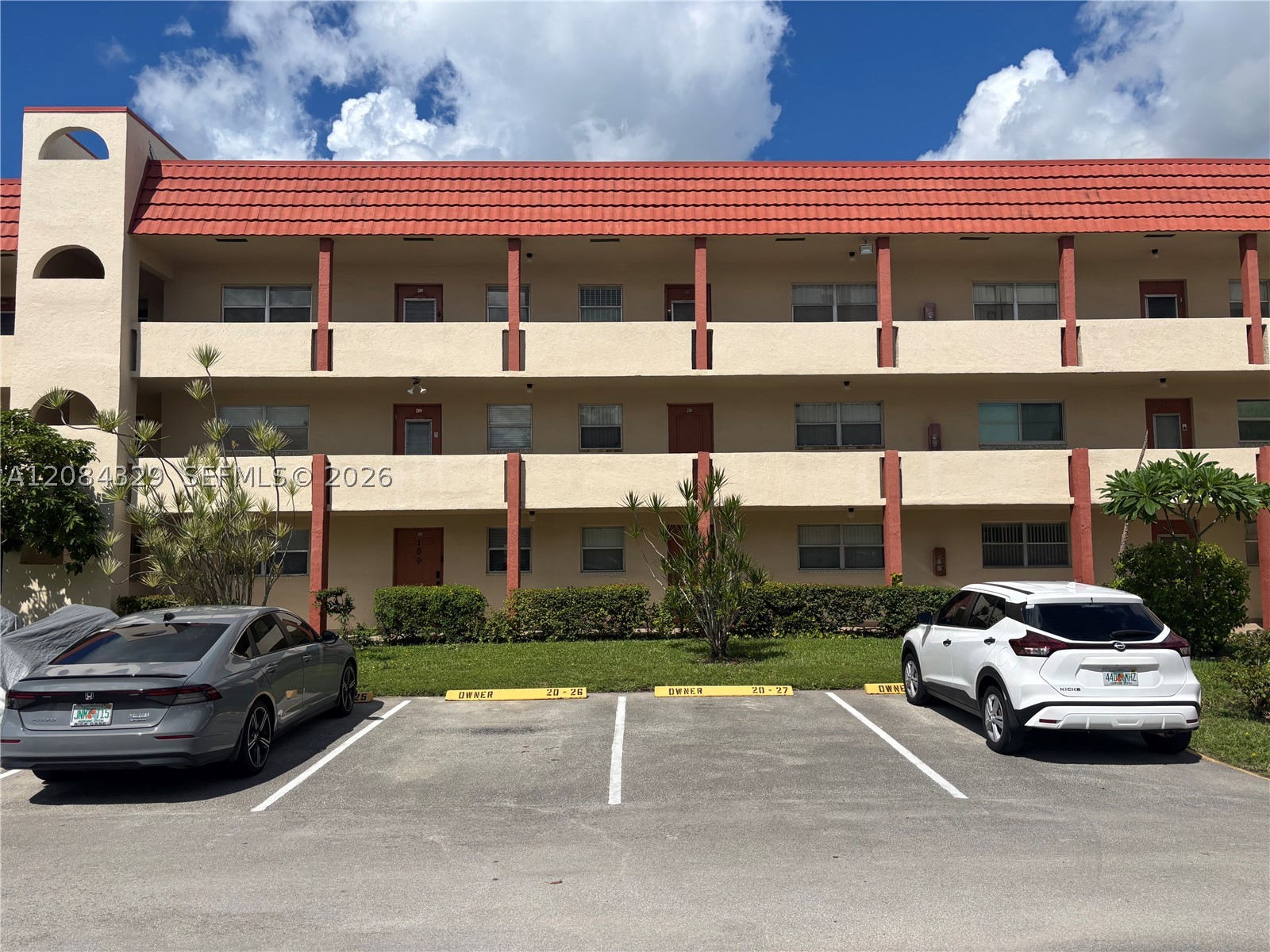 3051 E Sunrise Lakes Dr 211 — photo
