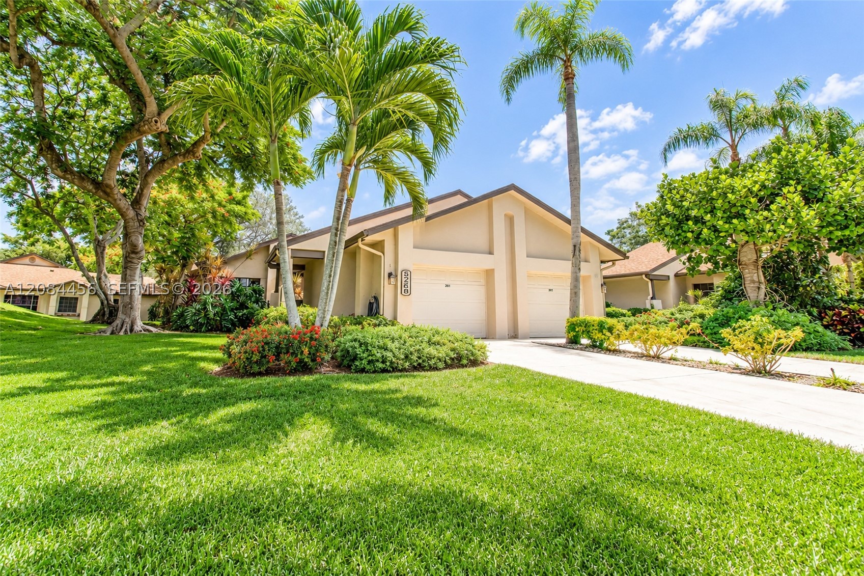 5289 Fairway Woods Dr 2911 — photo