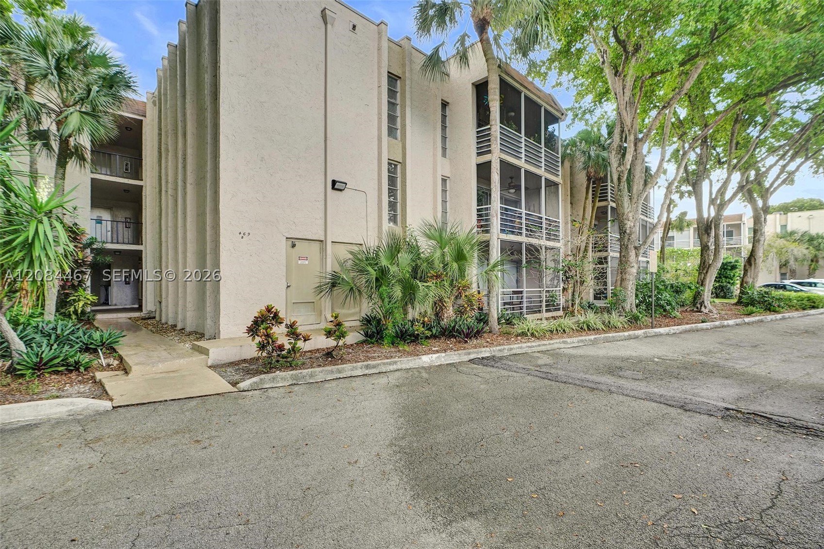 469 N Pine Island Rd B306 — photo
