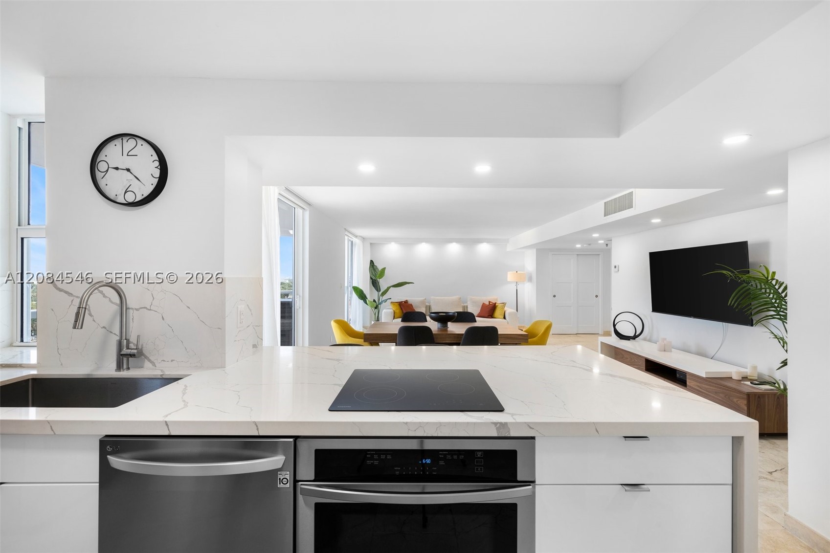 2401 Collins Ave 1508 — photo