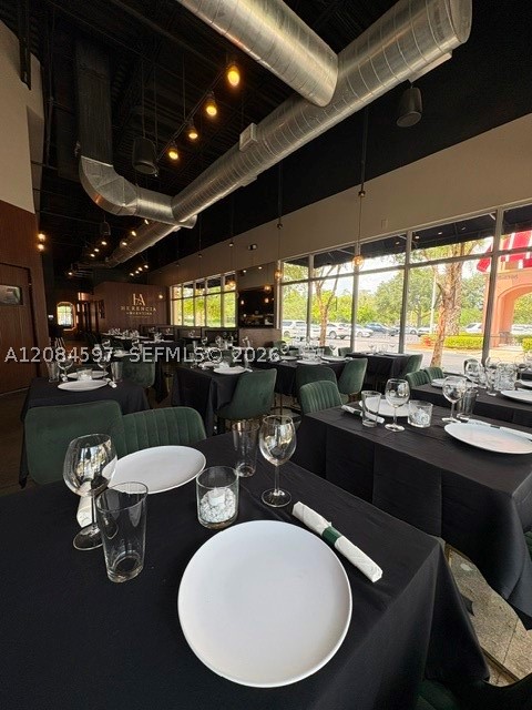 4372 N State Rd 7 — photo