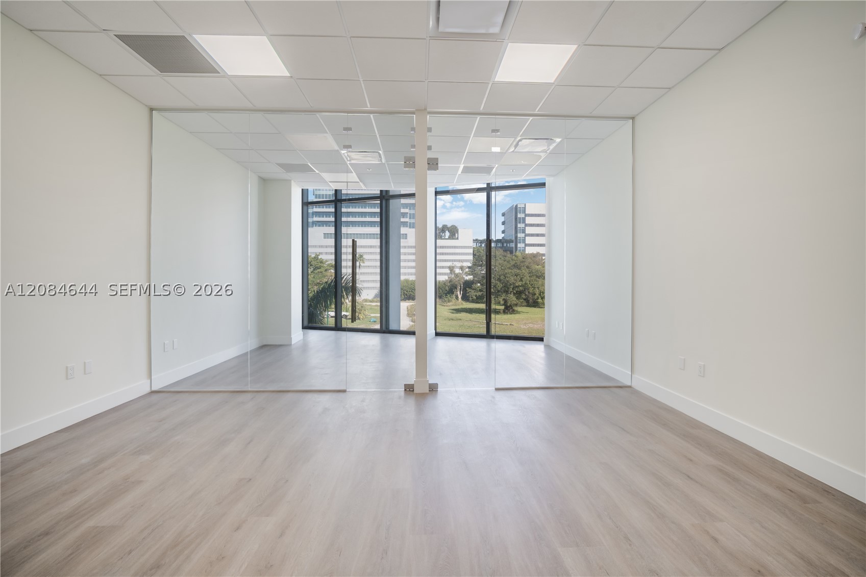 21290 Biscayne Blvd 200 — photo