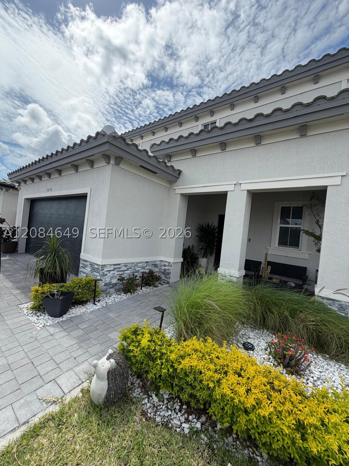2618 SE 9th St — photo