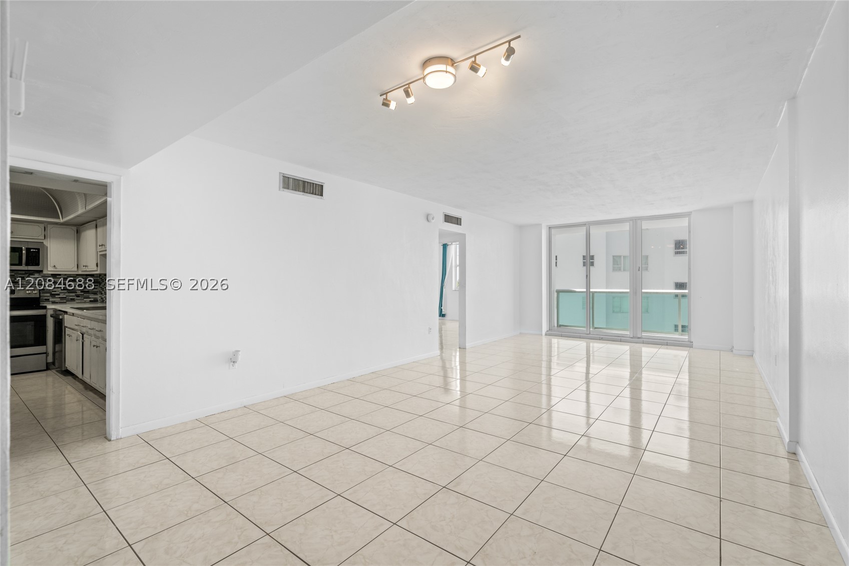 5001 Collins Ave 5E — photo
