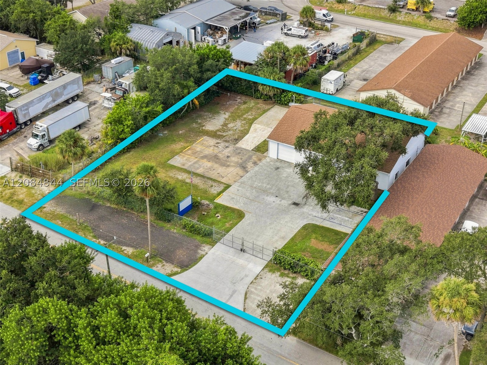 645 Old Dixie Hwy — photo