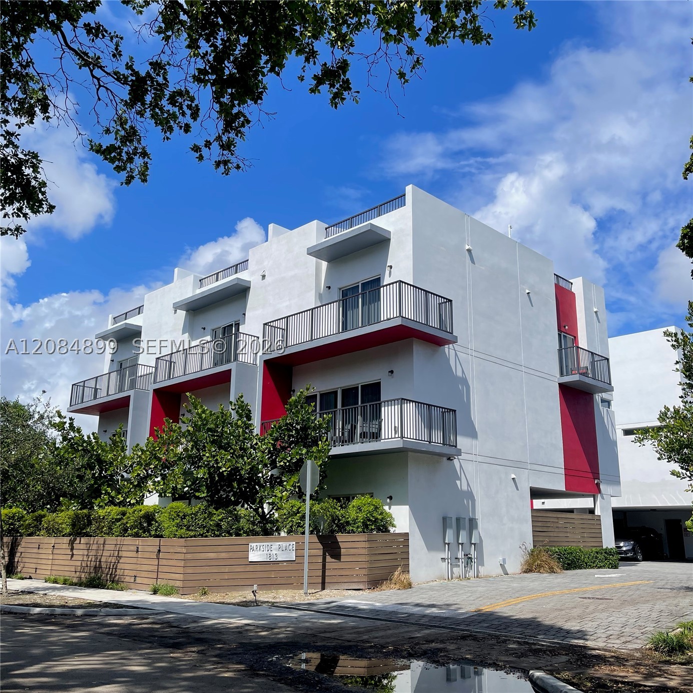 1813 Madison St — photo