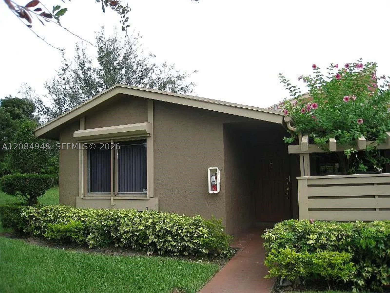 447 Lakeview Dr 1 — photo