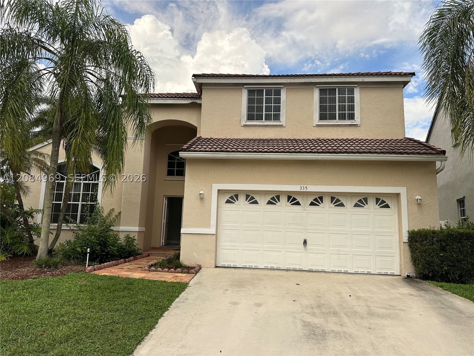 335 Cambridge Dr — photo