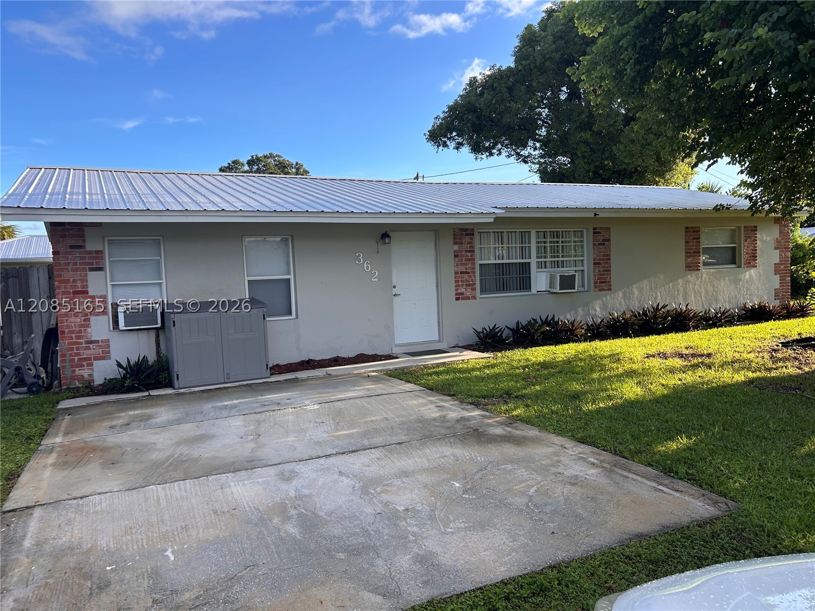362 Park Lane Dr — photo