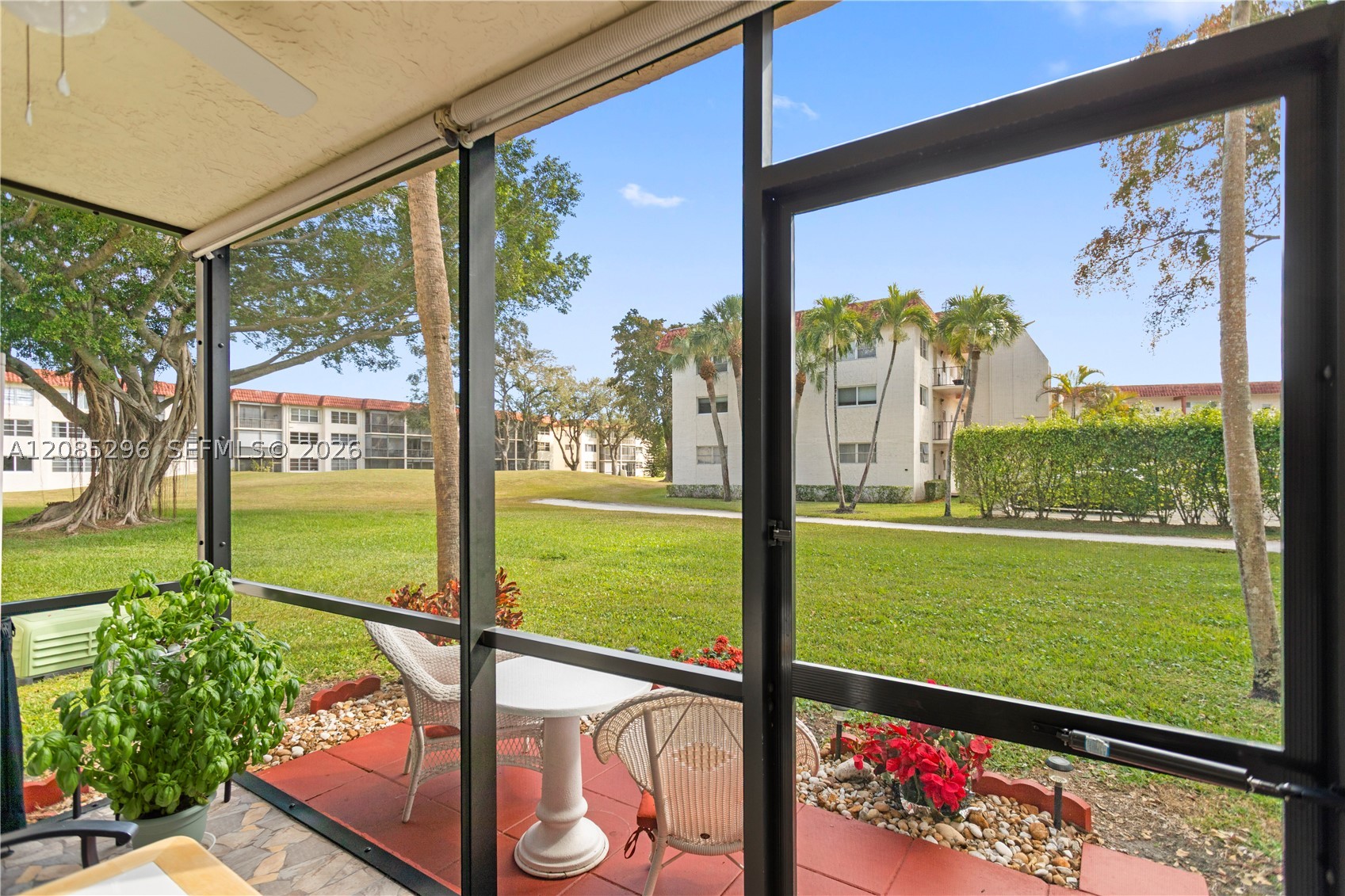 691 S Hollybrook Dr 26-105 — photo