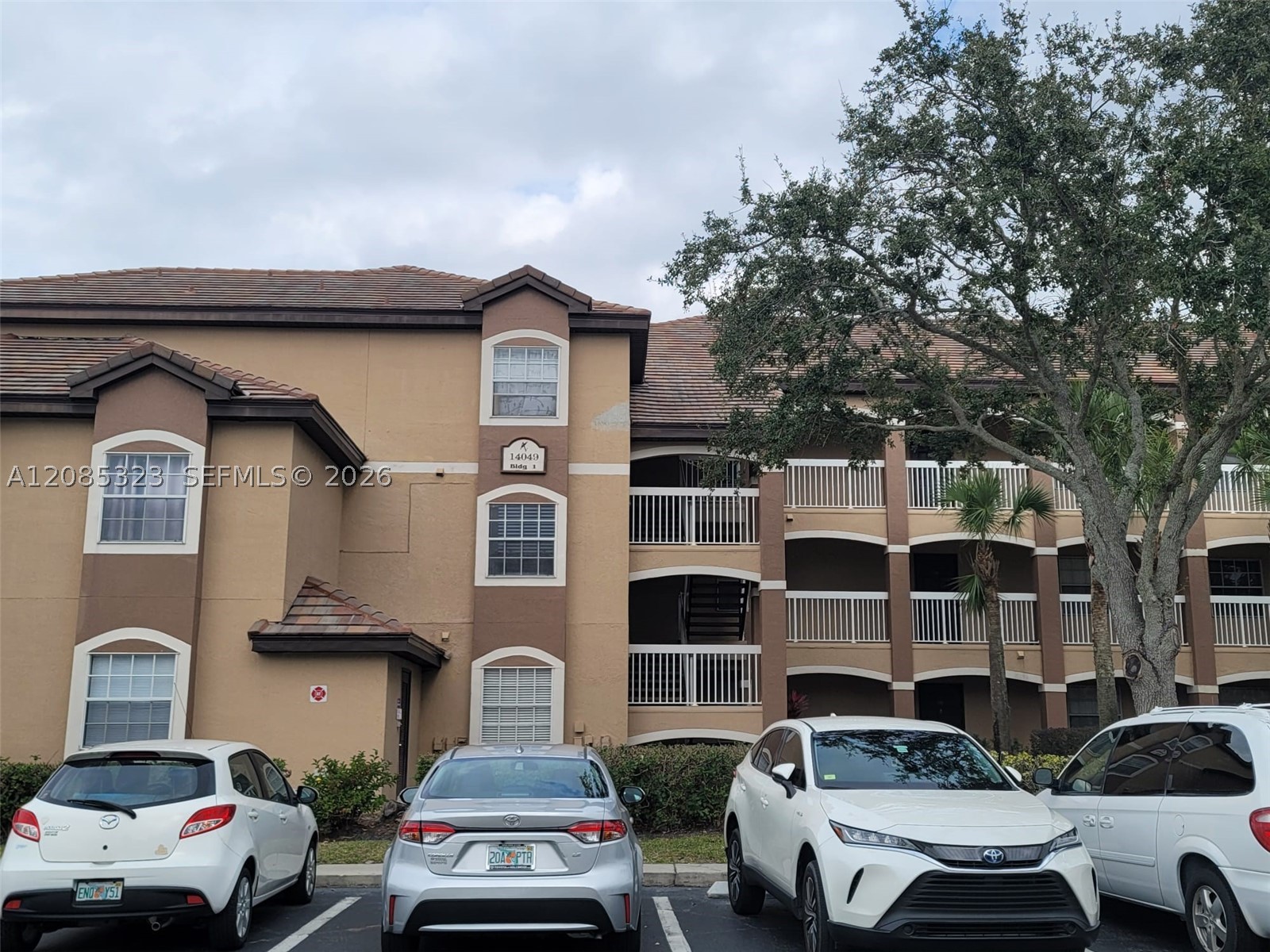 14049 Fairway Island Dr 123 — photo