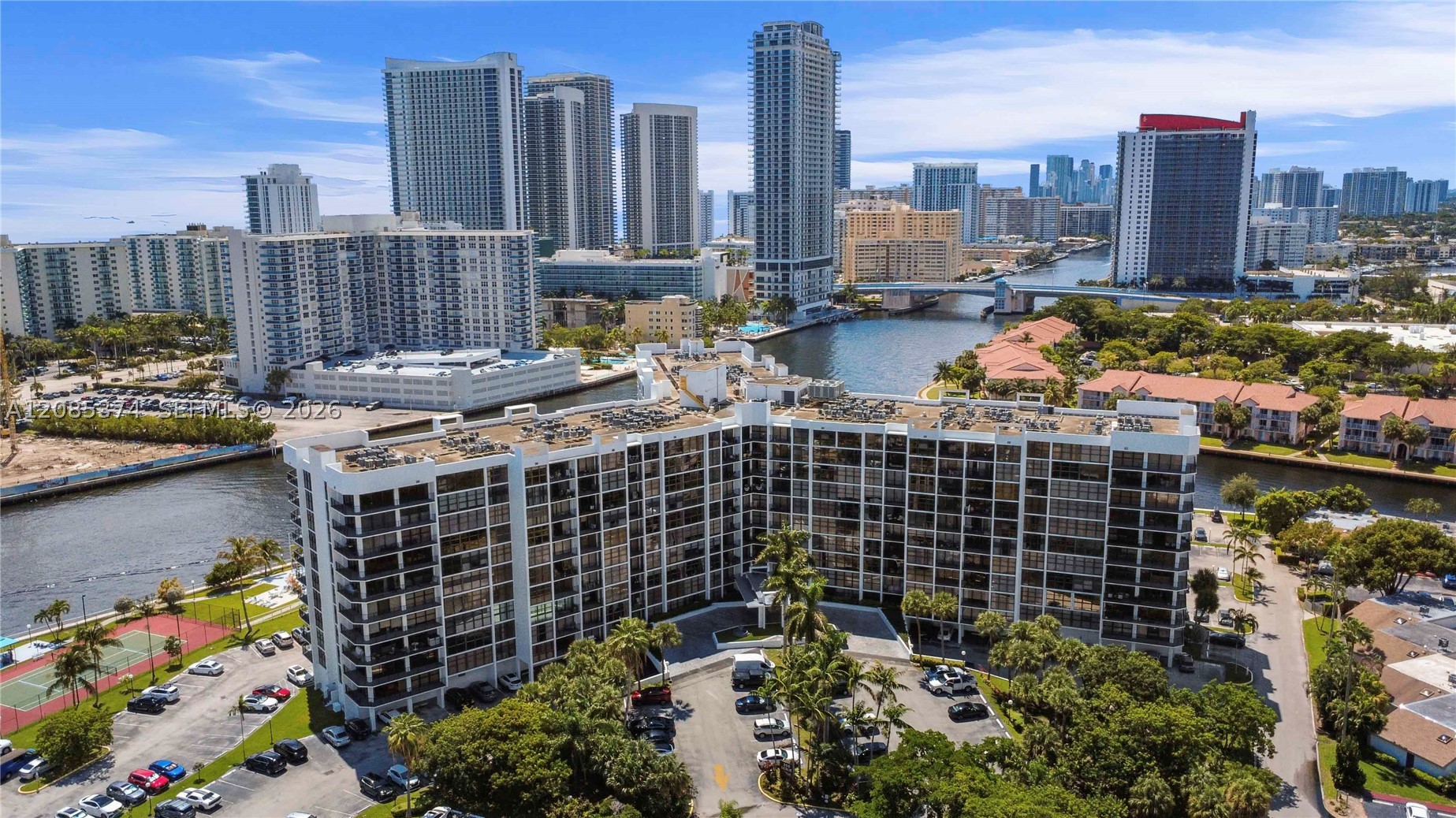 200 Leslie Dr 724 — photo