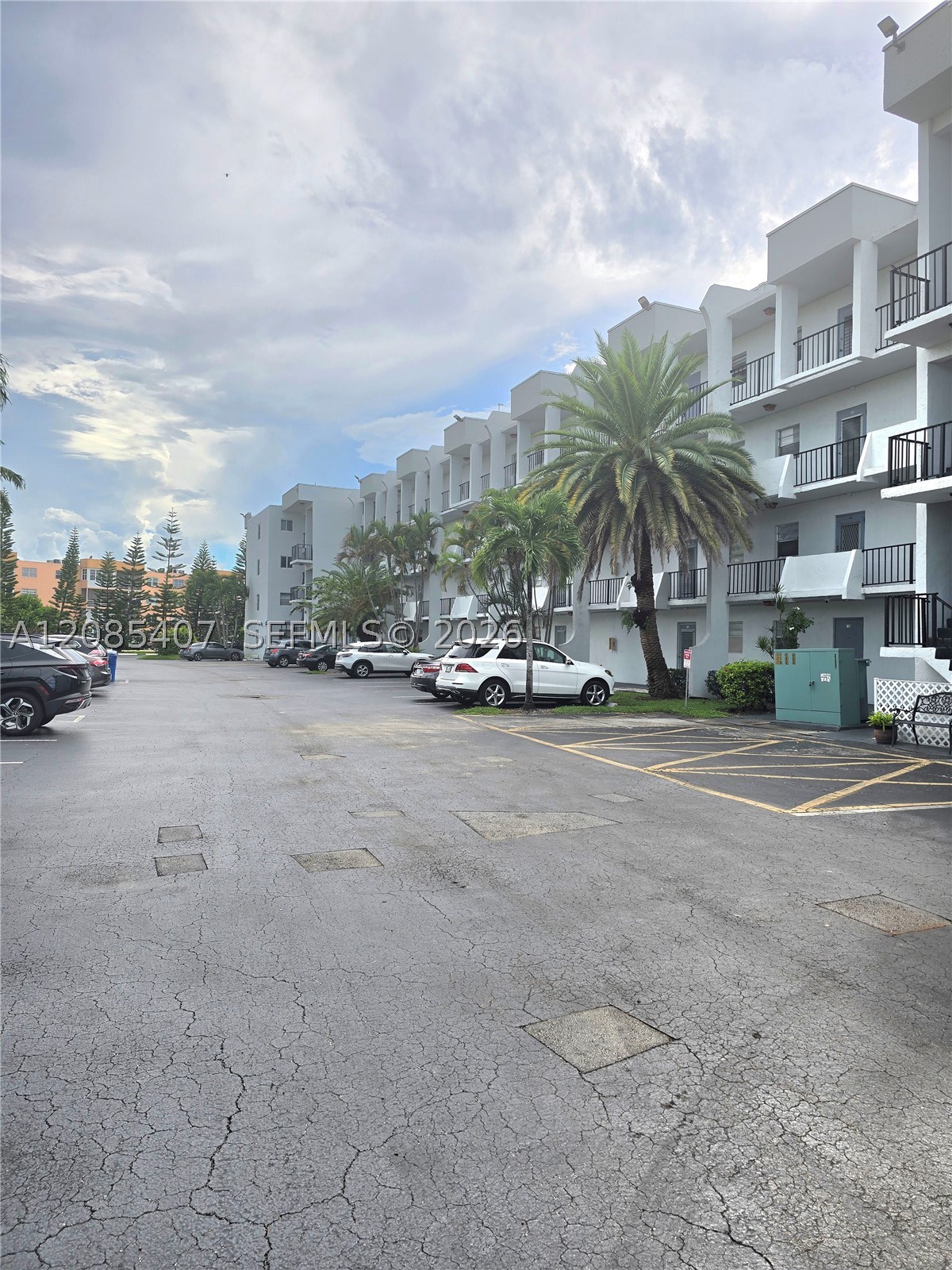 3000 E Sunrise Lakes Dr Unit 108 — photo