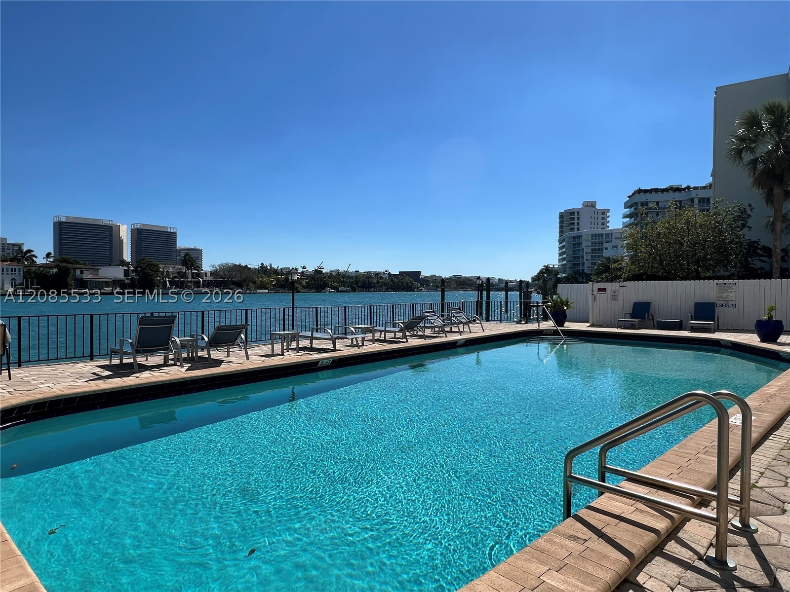 10101 E Bay Harbor Dr 301 — photo
