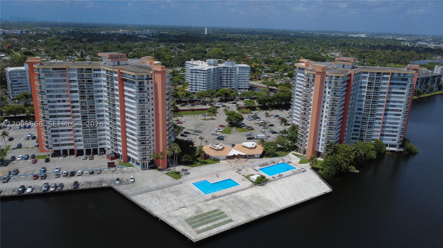 1351 NE Miami Gardens Dr 422E — photo