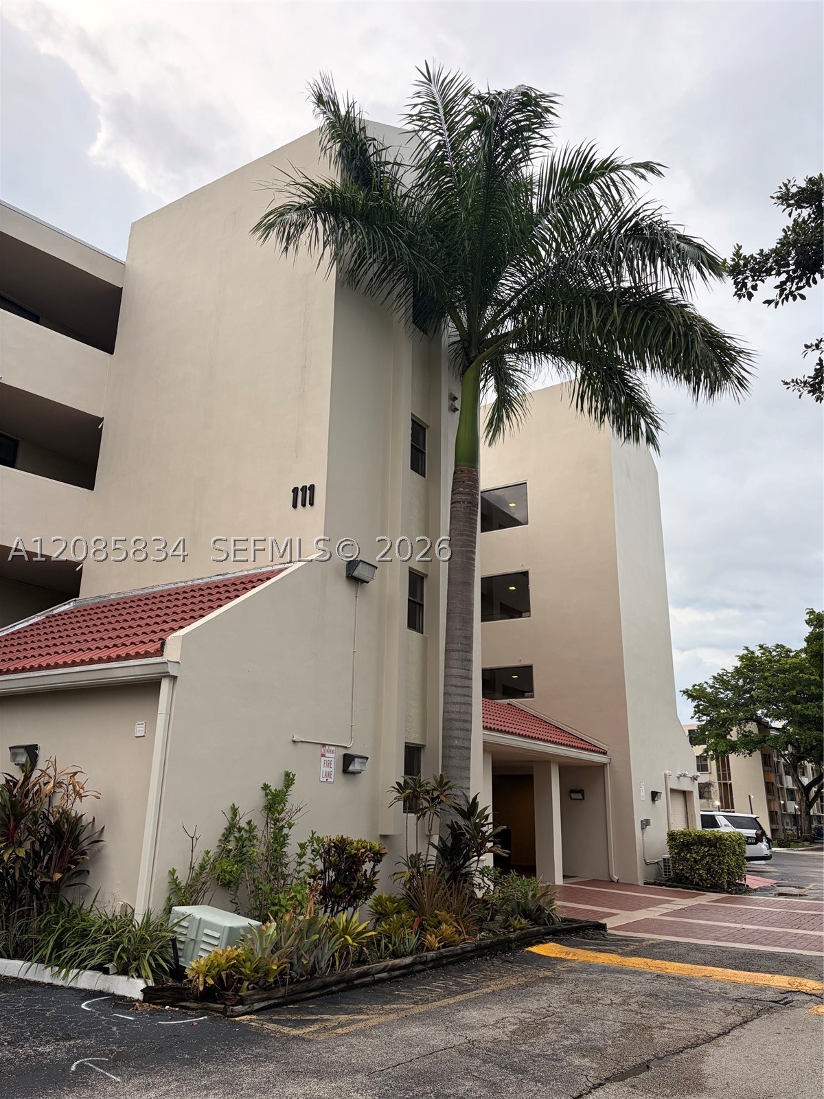 111 Lake Emerald Dr 104 — photo