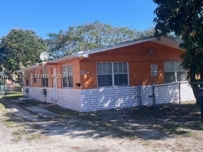 2545 York St a — photo