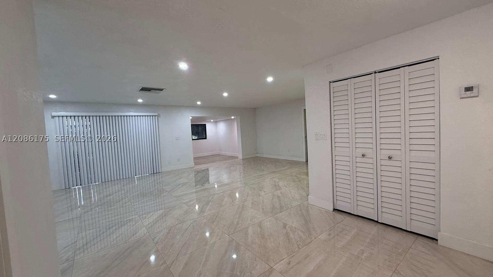 19109 E Lake Dr — photo