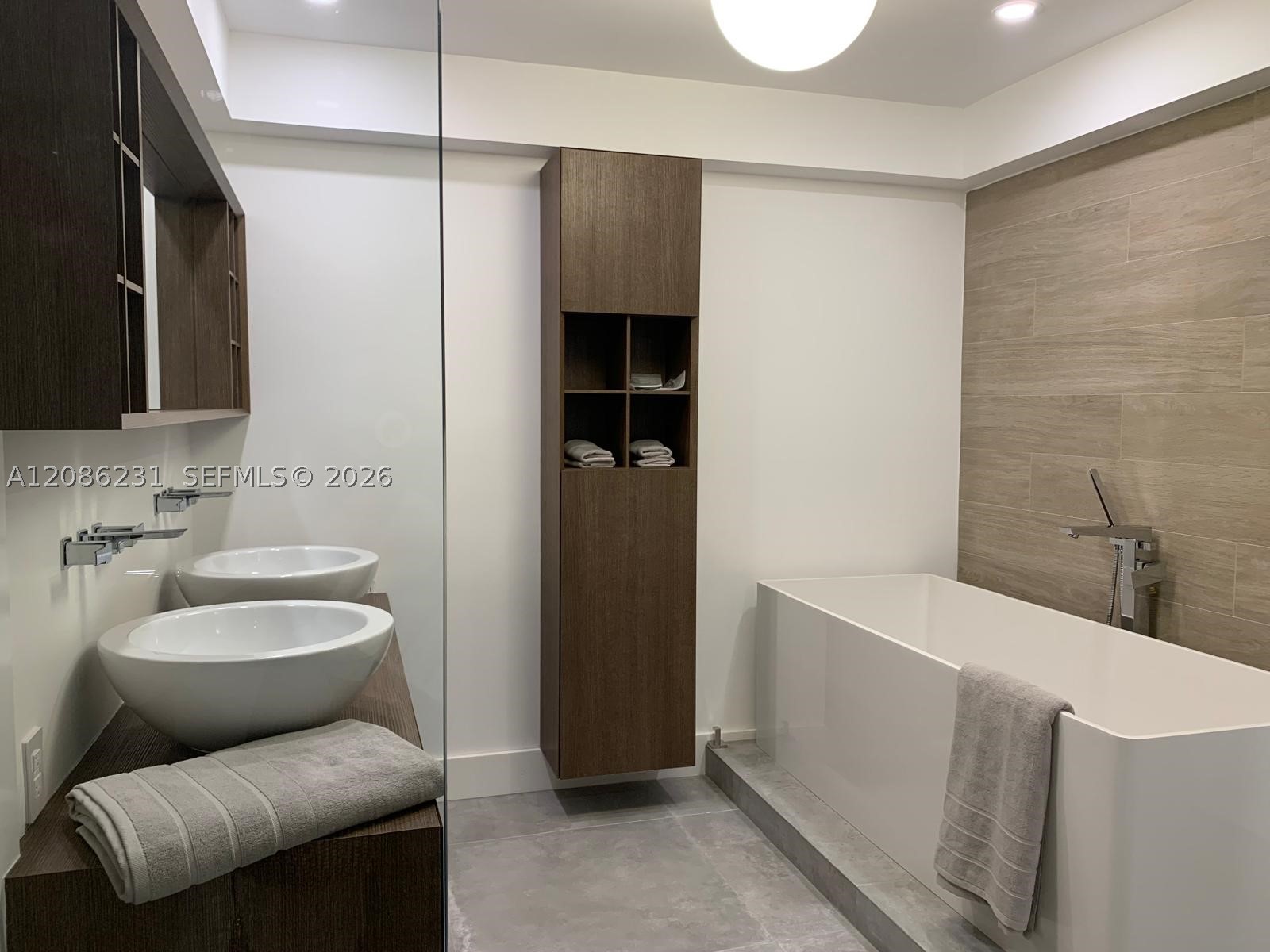 210 Sea View Dr 506 — photo