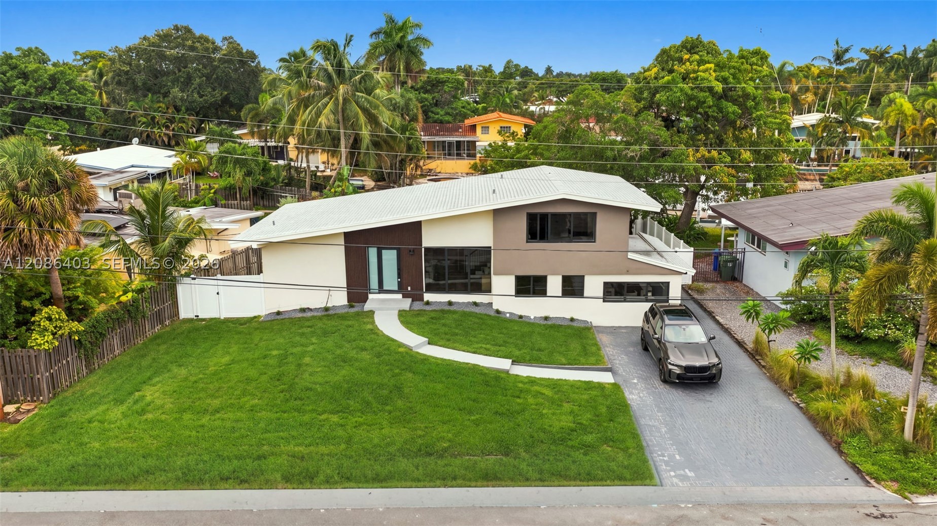 2412 Sugarloaf Ln — photo