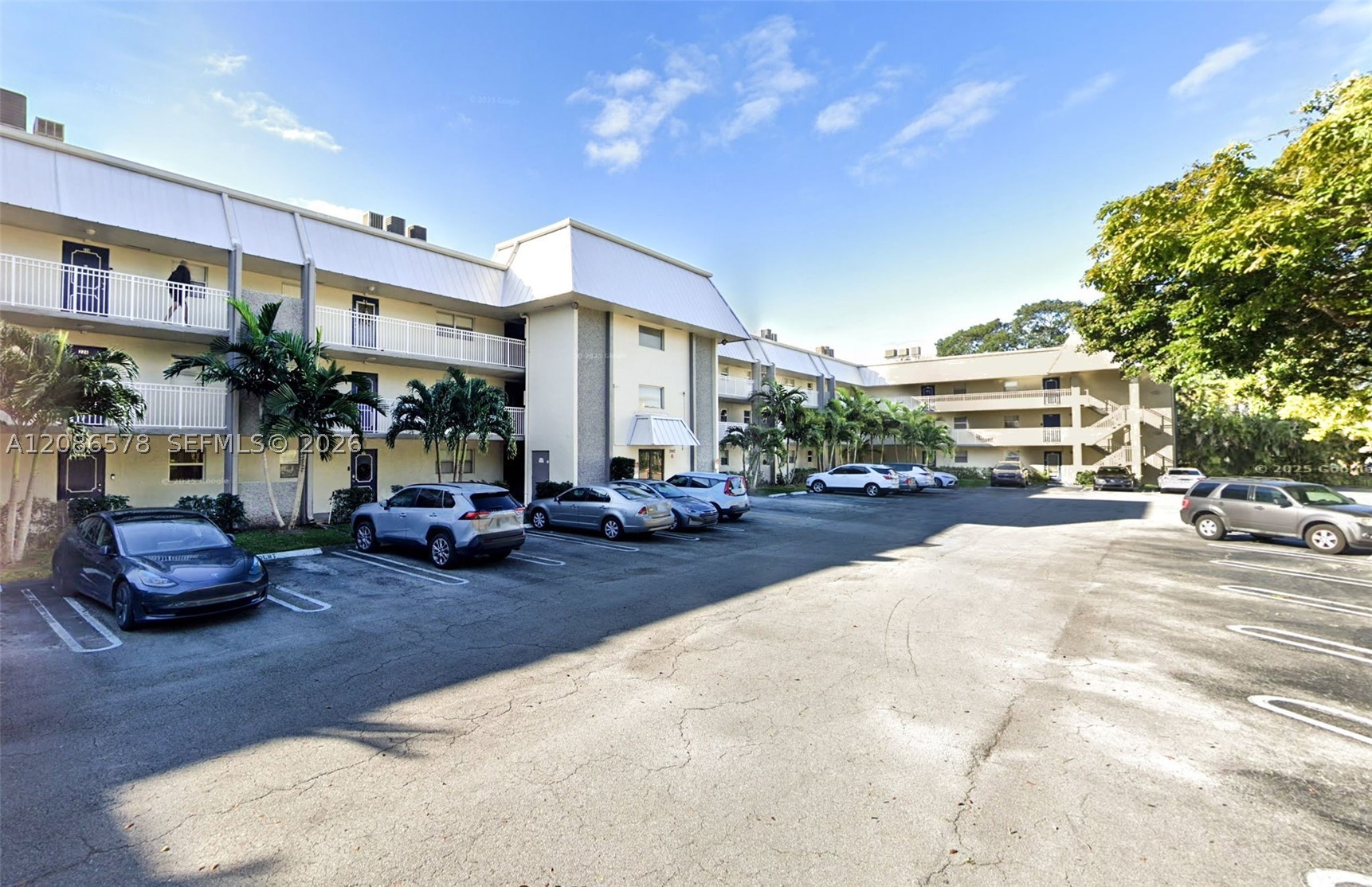2980 Riverside Dr 227-3 — photo