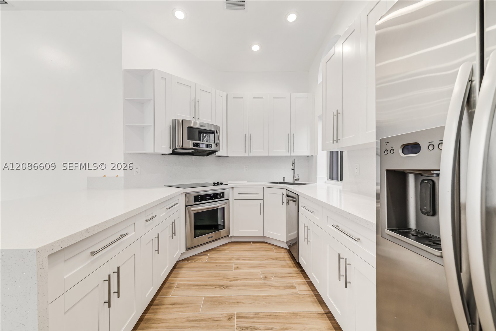 1290 Seagrape Cir — photo