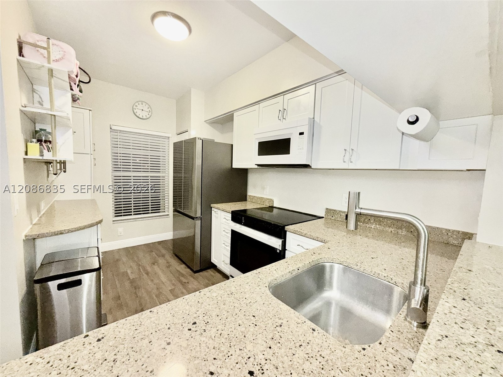 16 Key West Ct — photo