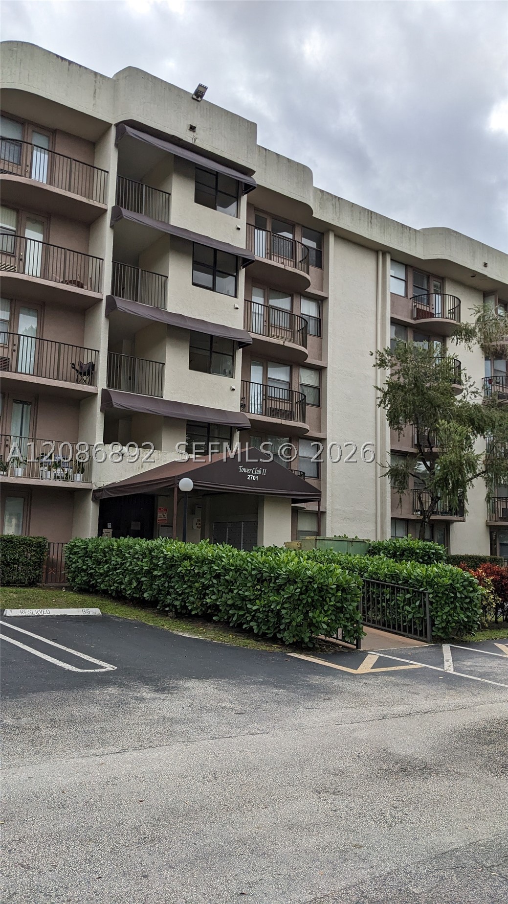 2701 Riverside Dr 206-B — photo