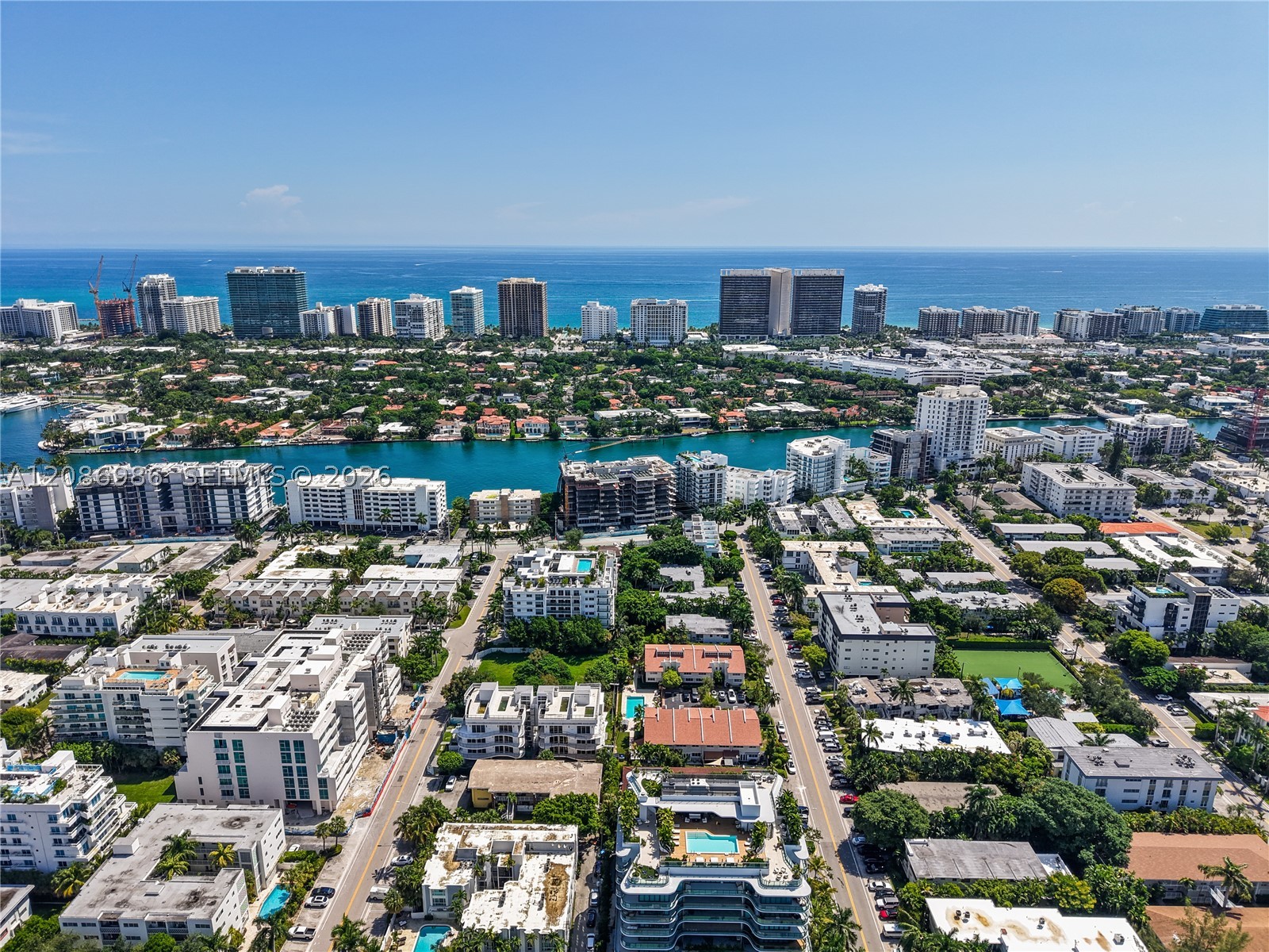 9901 W Bay Harbor Dr 405 — photo