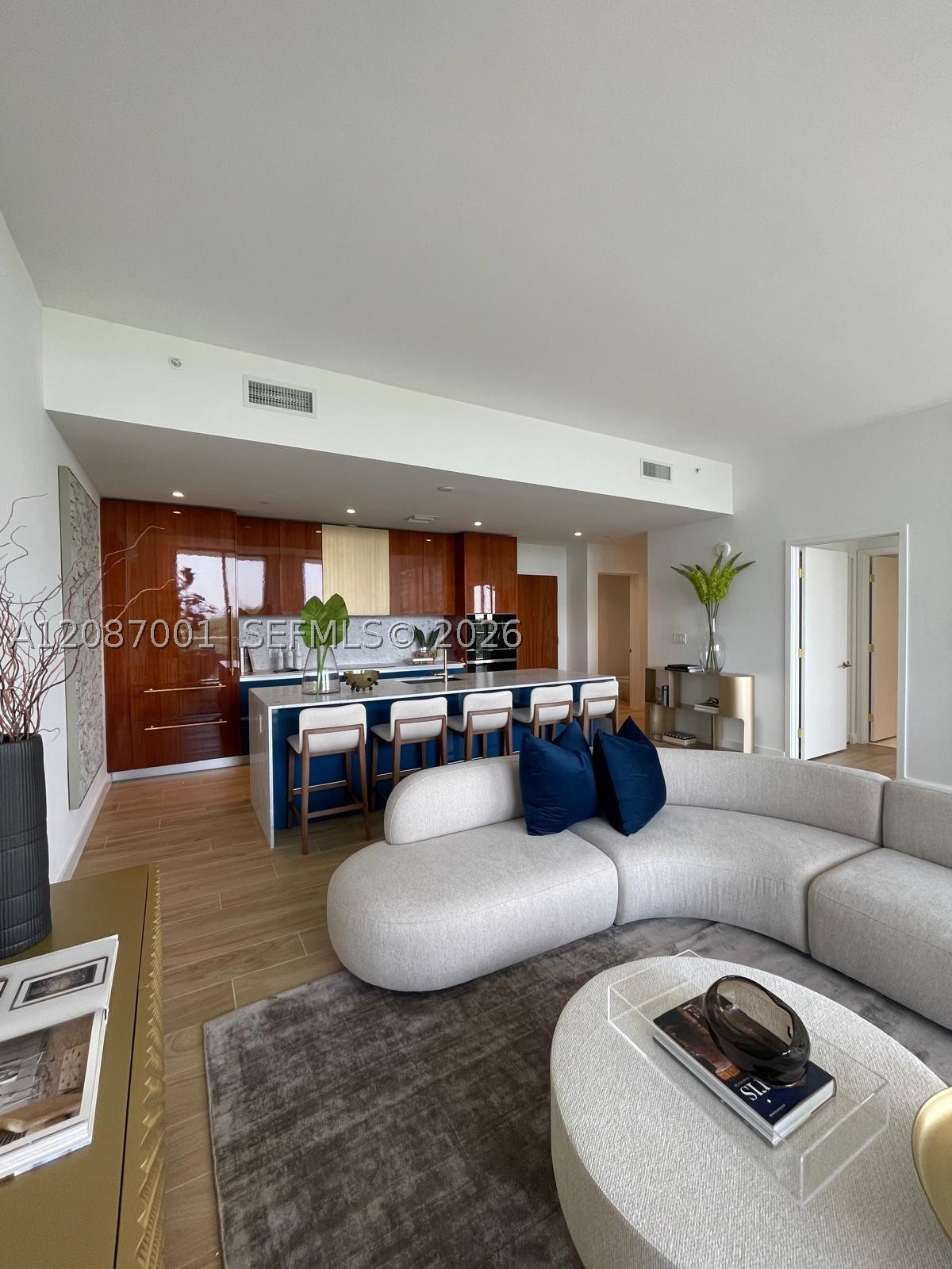 2678 Tigertail Ave 502 — photo