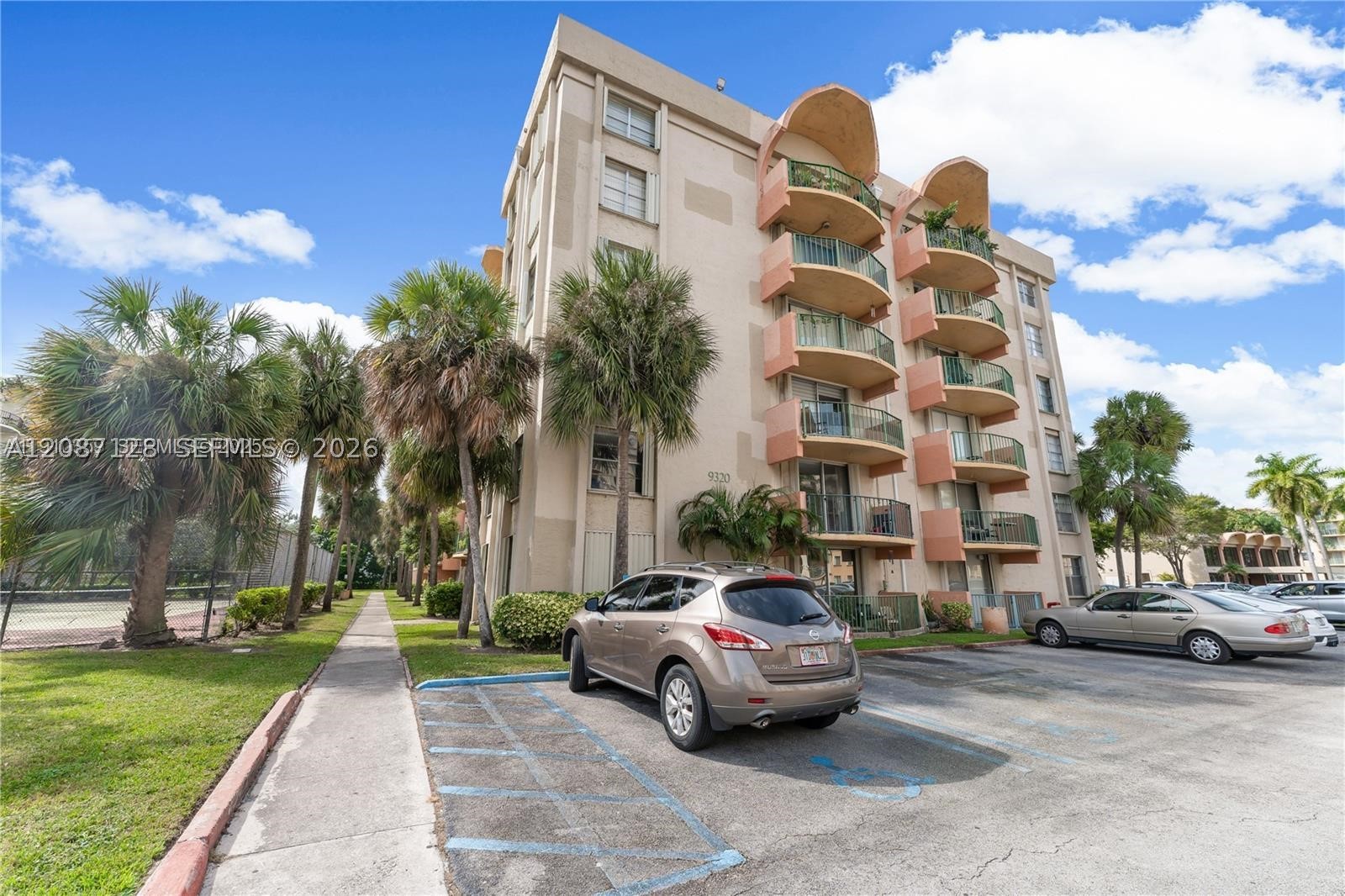 9310 Fontainebleau Blvd 606 — photo