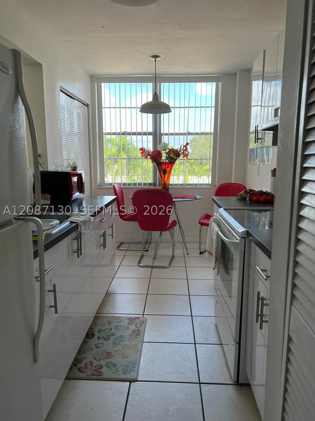 12105 NE 6th Ave 403 — photo