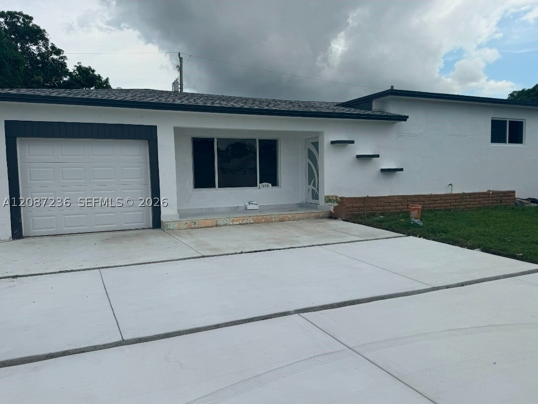 19201 NW 10th Ct — photo