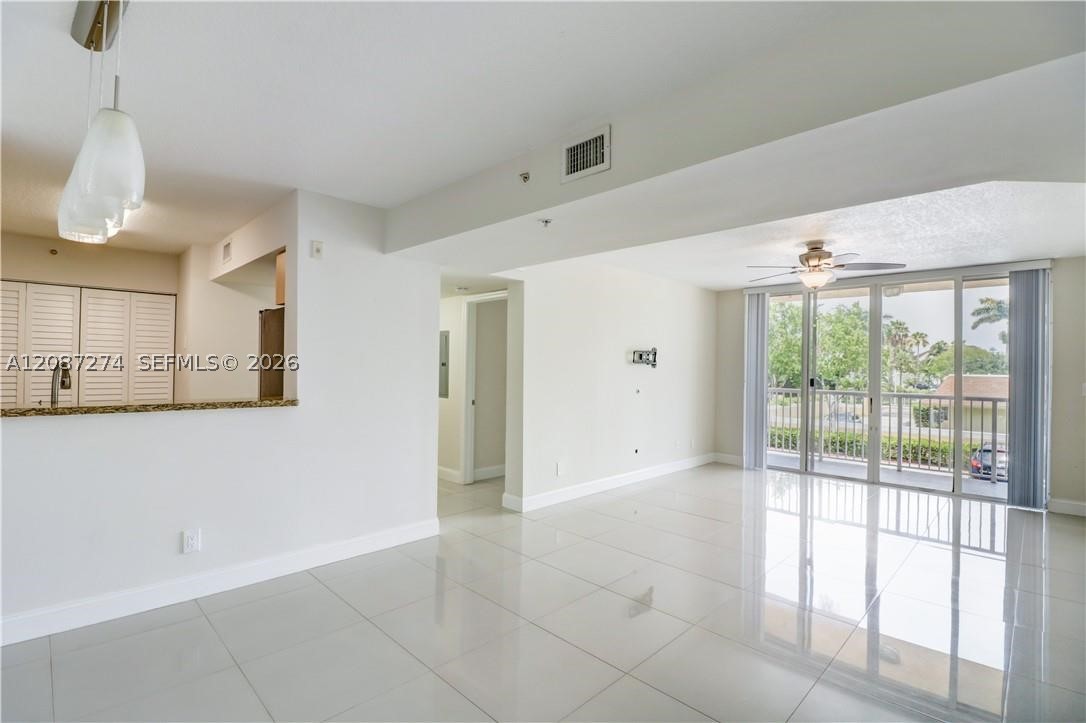 609 E Sheridan St 201 — photo