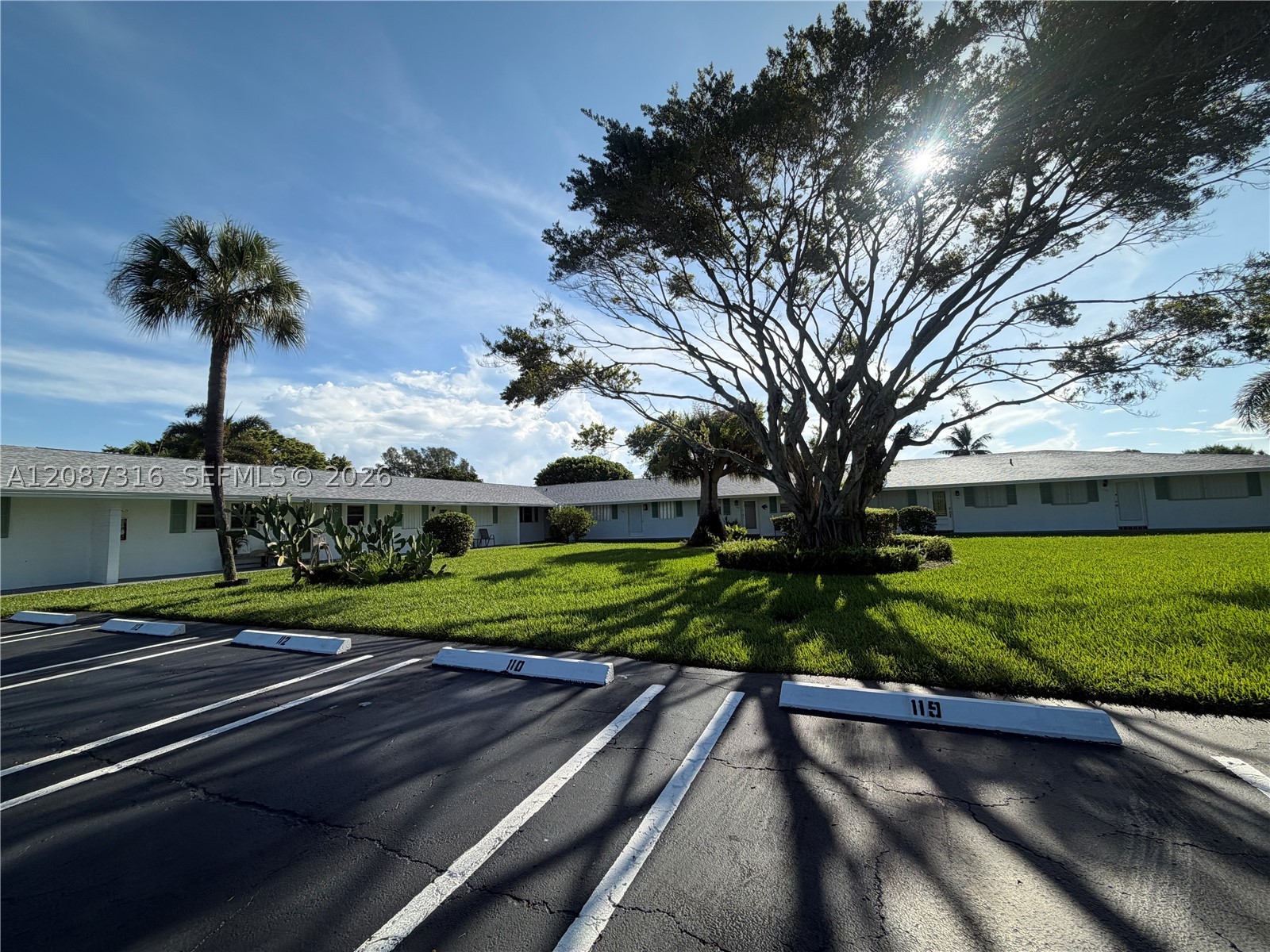 400 SW Golfview Ter 112 — photo