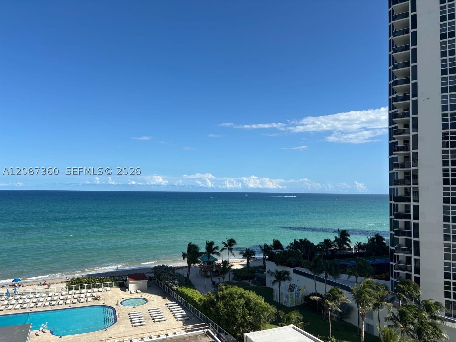 19201 Collins Ave 747 — photo