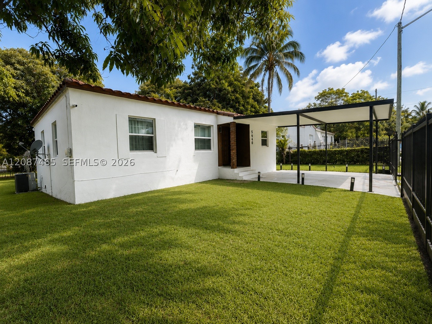 5640 NE Miami T 1 — photo