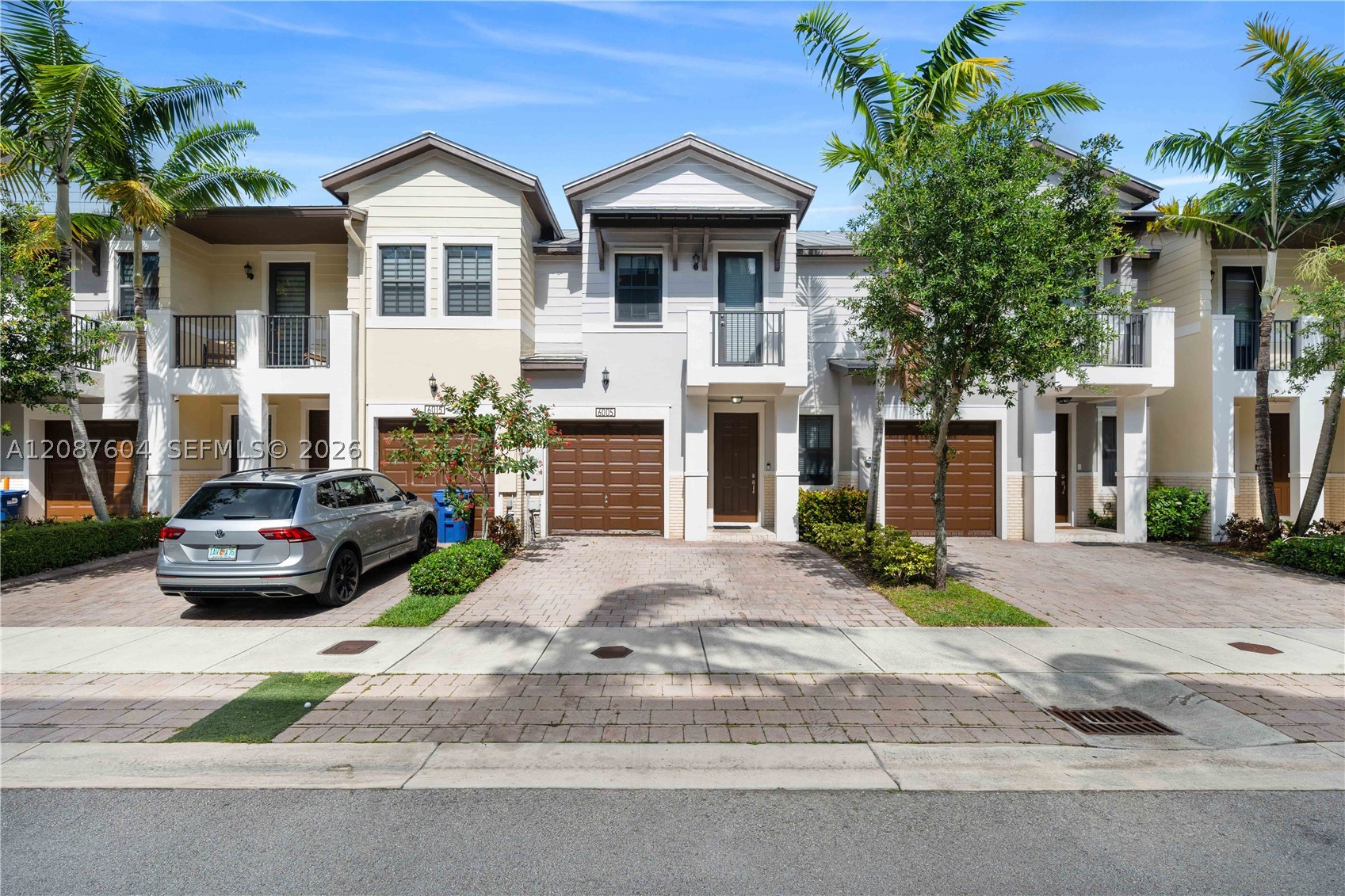 6005 NW 104th Path 6005 — photo