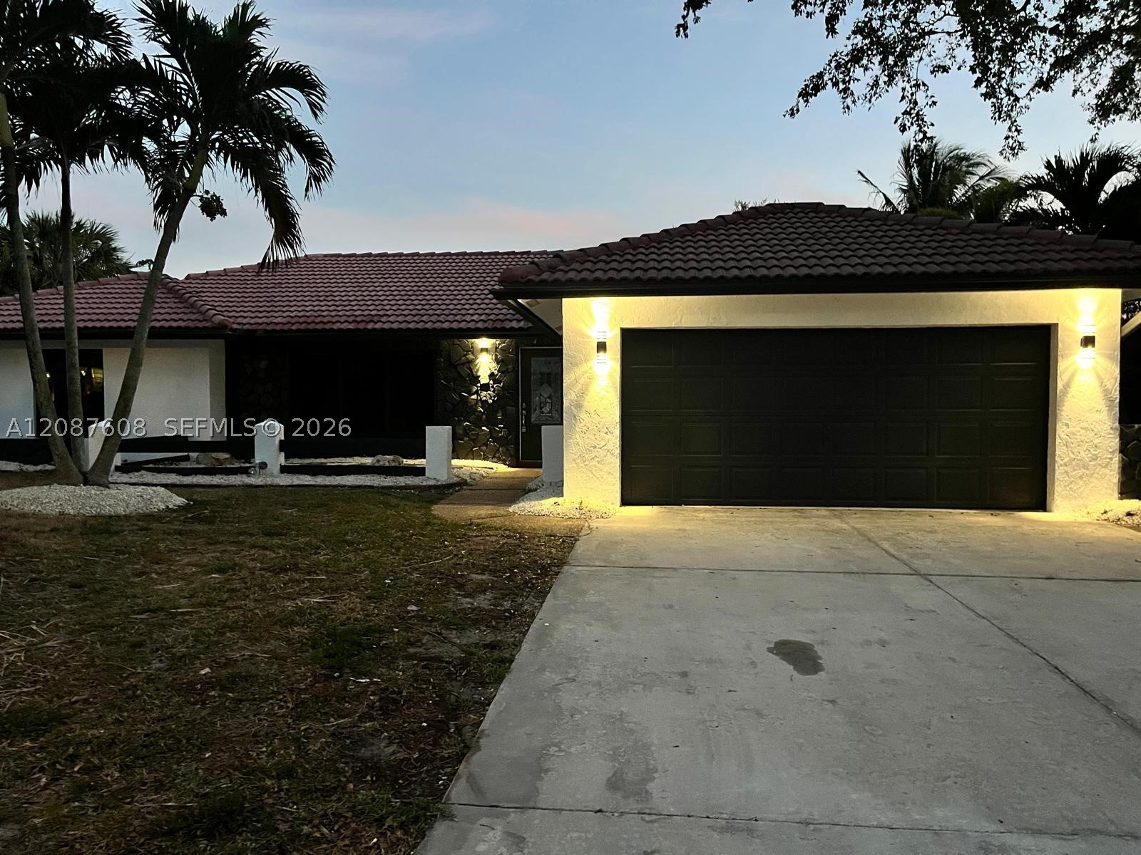 3352 Lakeview Blvd — photo