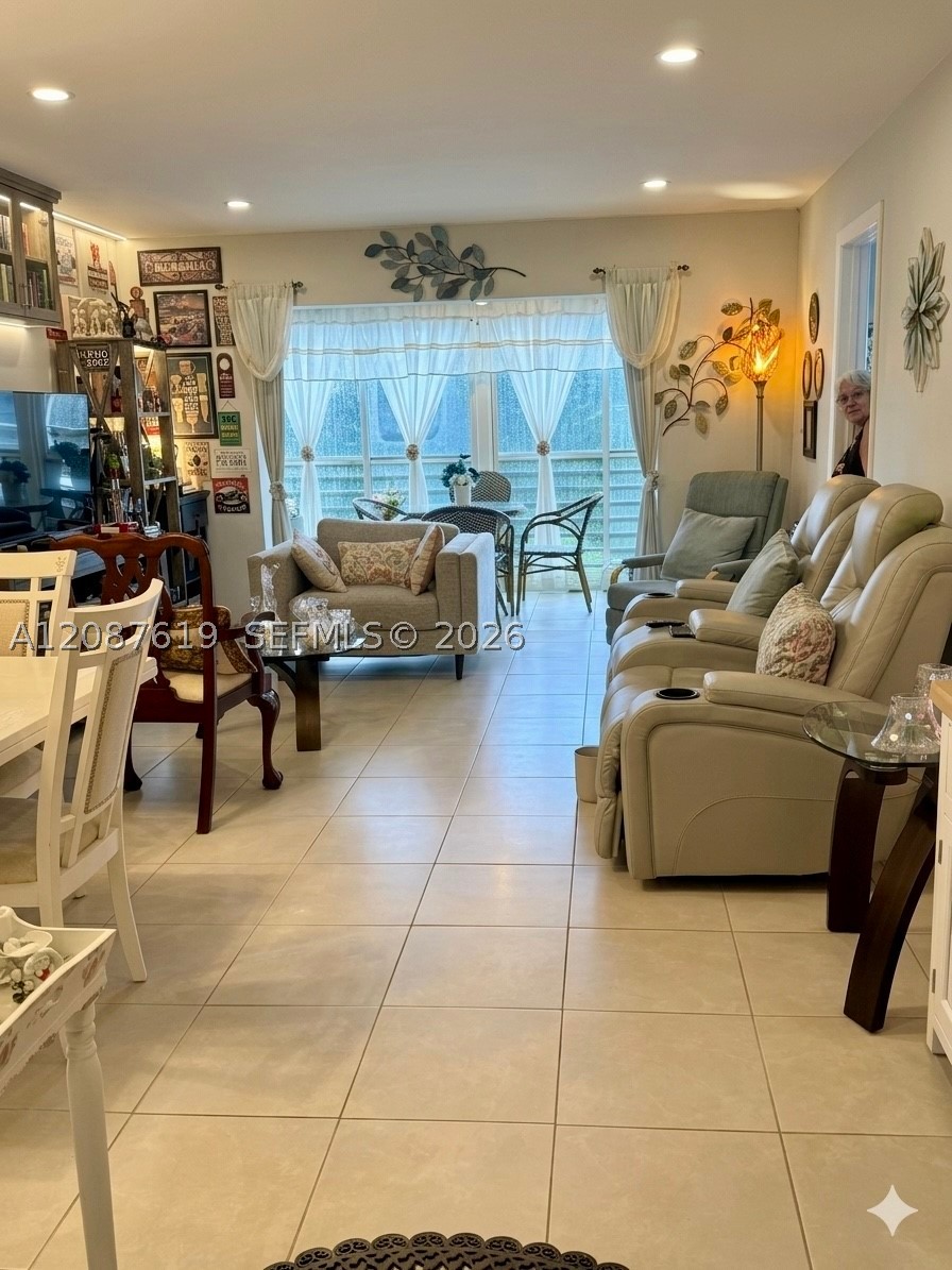 9181 Sunrise Lakes Blvd 312 — photo