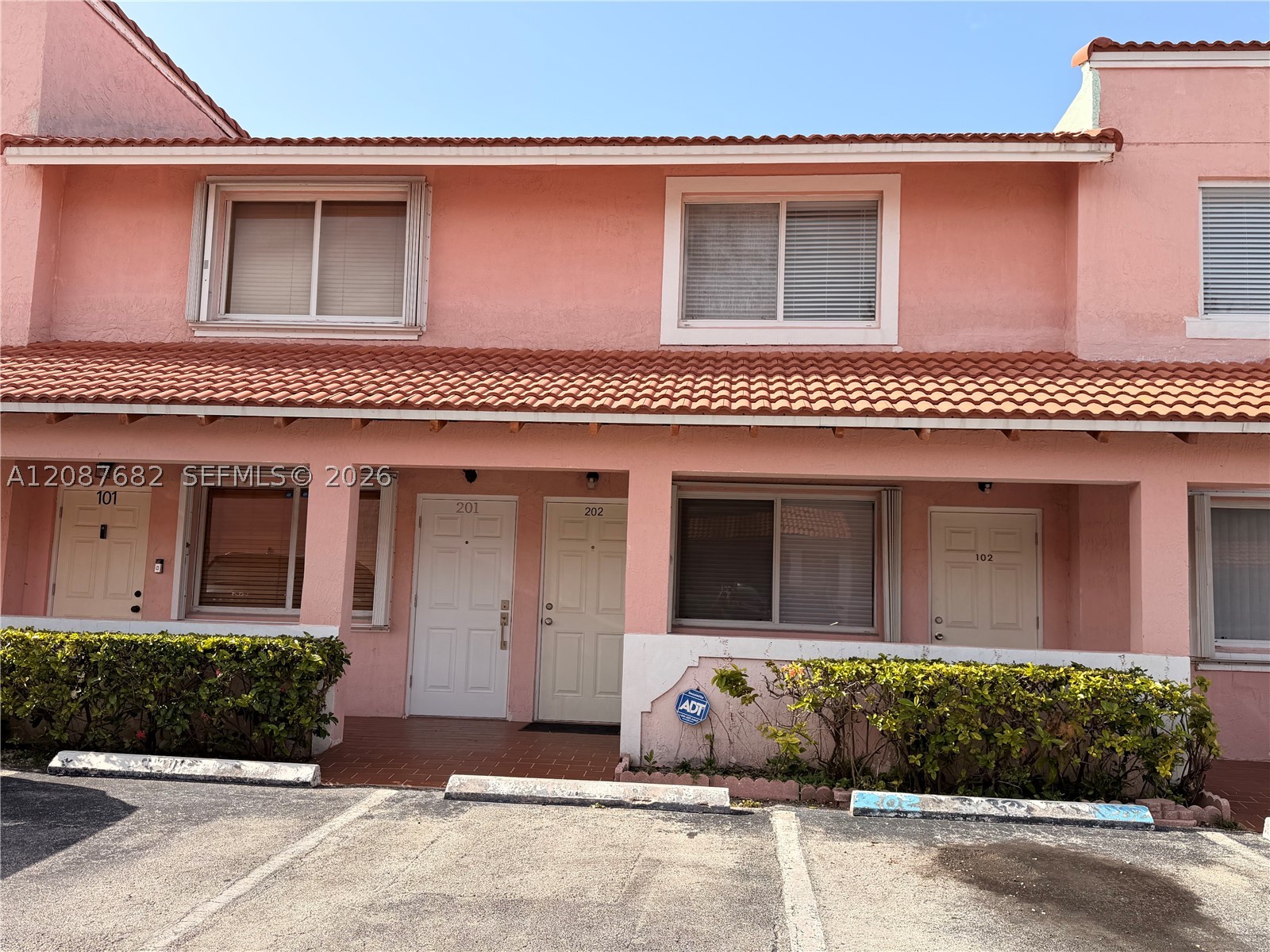 8019 Lake Dr 202 — photo